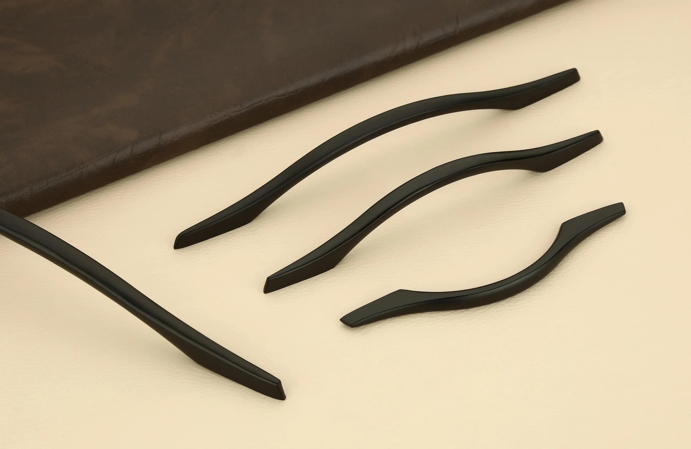 Handles H-006
